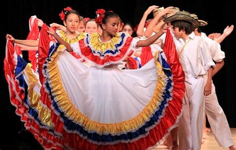 How to Cumbia Dance: A Journey into the Rhythmic World of Colombian Folk Dance